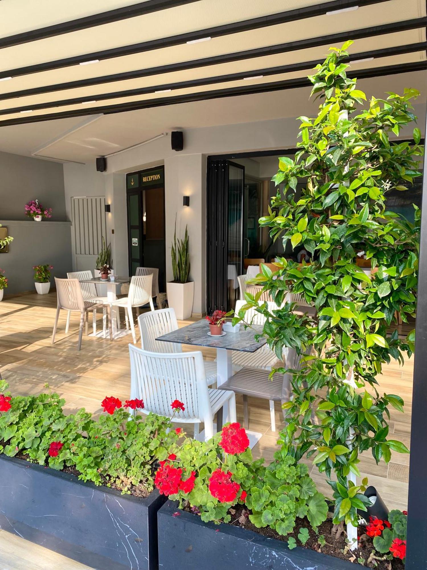 Hotel Bojko Vlorë Екстериор снимка