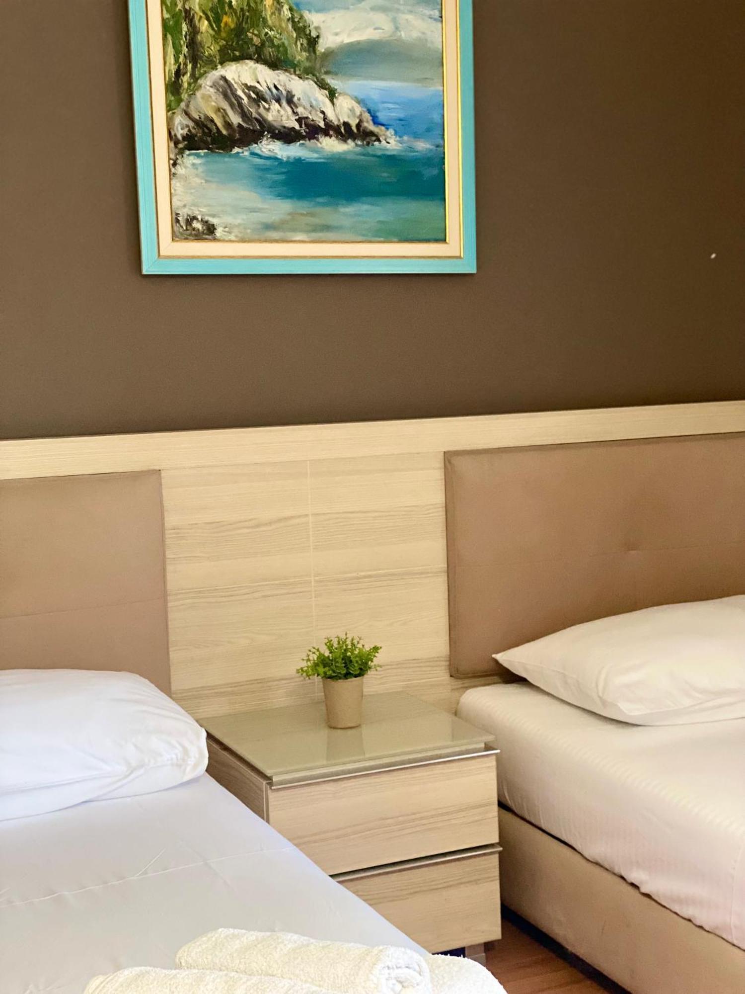 Hotel Bojko Vlorë Екстериор снимка