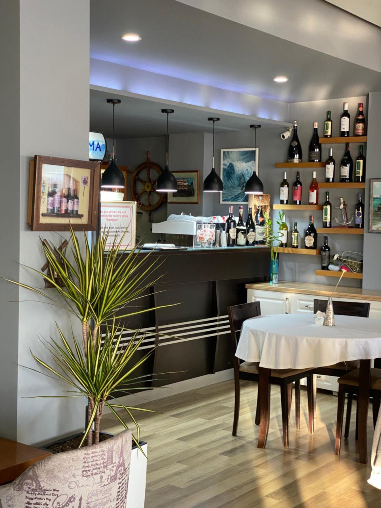 Hotel Bojko Vlorë Екстериор снимка
