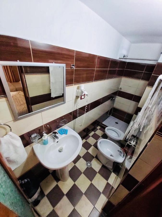Hotel Bojko Vlorë Екстериор снимка